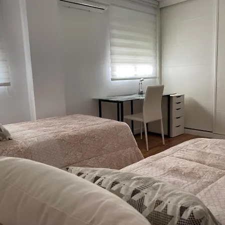 Familiar Alhambra Apartment *